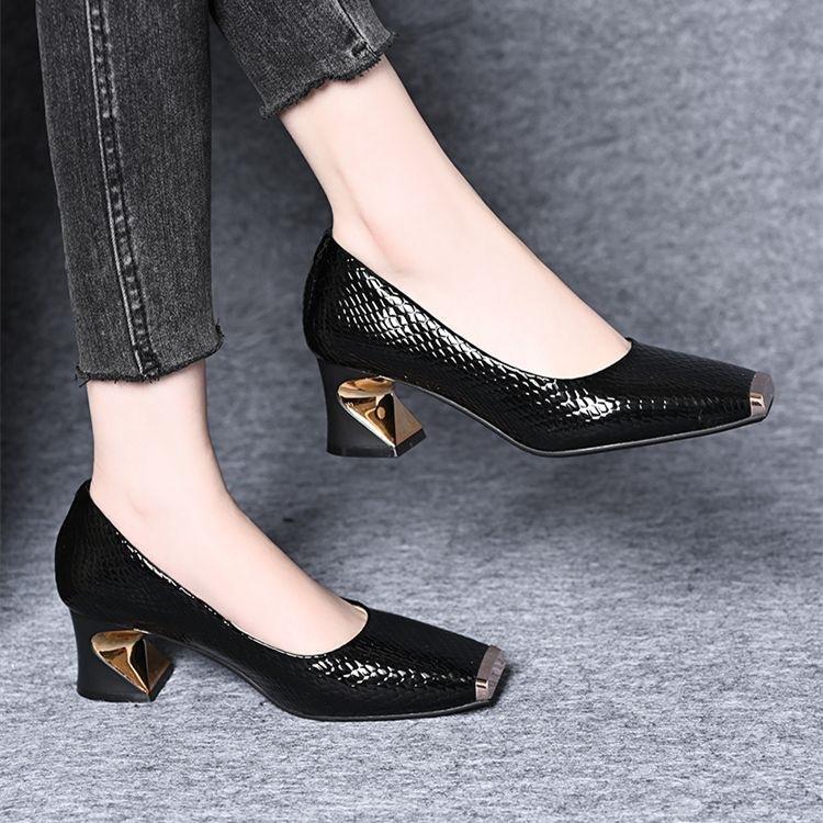 Soft Leather Metal Iron Head Shallow Mouth Single Shoes Women's Spring and Autumn French Temperament Thick Heel Versatile Comfortable Medium Heel Smal