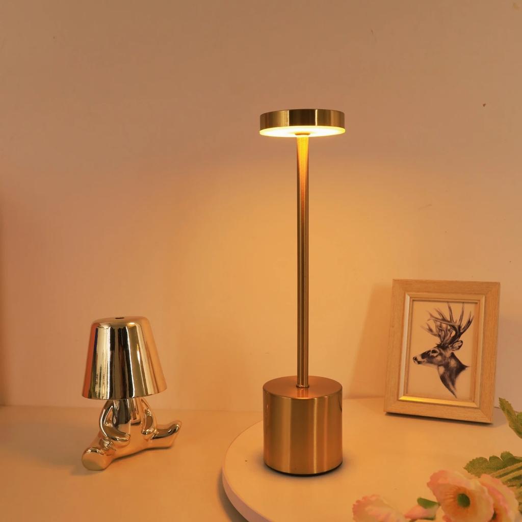 Enkel LED oppladbar berøringsmetall bordlampe tre farger sengekanten Creative Ambient Light Bar Utendørsdekorasjon Nattlys