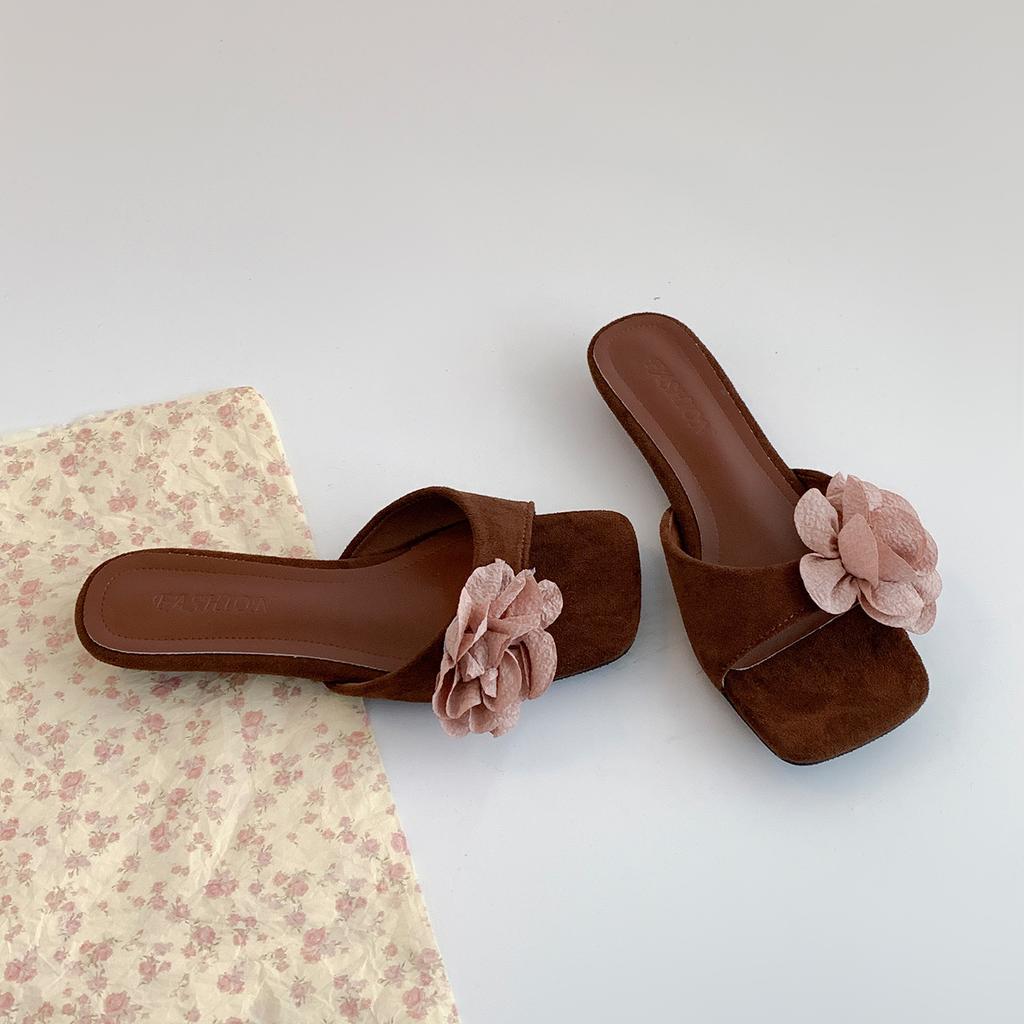 Popular fairy wind non-slip one-word slope heel slippers female summer wear 2025 new versatile French square head cool slippers