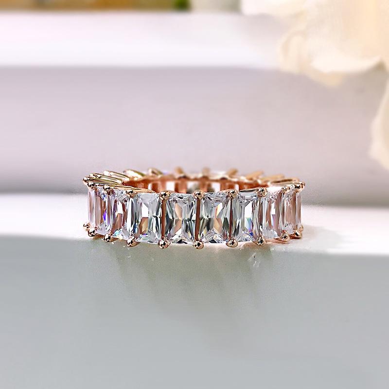 

Hui Zhiyi 2023 Серебро 925 пробы Европейское и американское кольцо-дорожка с полной бриллиантовой паве-огранкой для женщин, ширина 3x5 мм. Size 9 розового золота