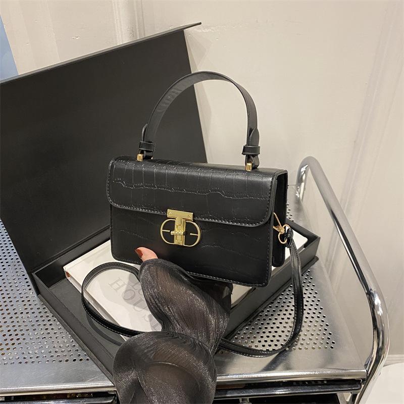 

Высококлассная маленькая сумка женская 2025 новая модная текстурная сумка через плечо, сумка-мессенджер, универсальная, в зарубежном стиле, портативная маленькая квадратная сумка чёрный