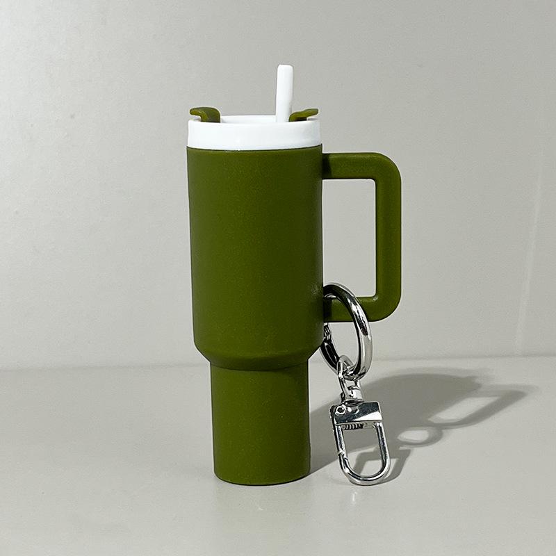 Llavero Copa Rey Hielo: Colgante Stanley versátil para pintalabios o para colgar en la mochila