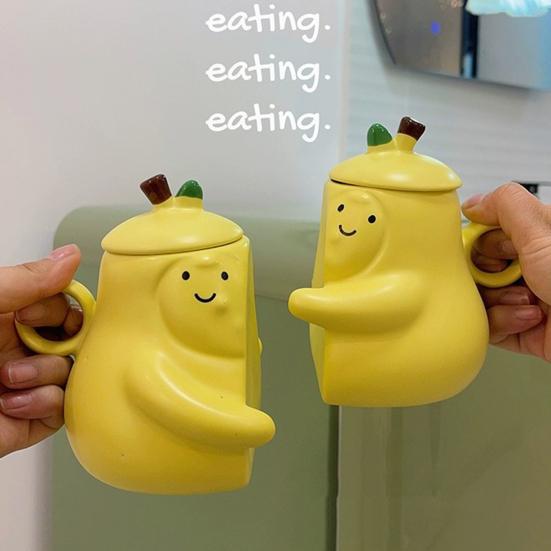2Pcs Pear Shaped Ceramic Mug with Lid Cute Unique Coffee Tea Cup with Smiling Face 450ml Capacity Couple Hug Mugs Gift for Birthday Home Decor
