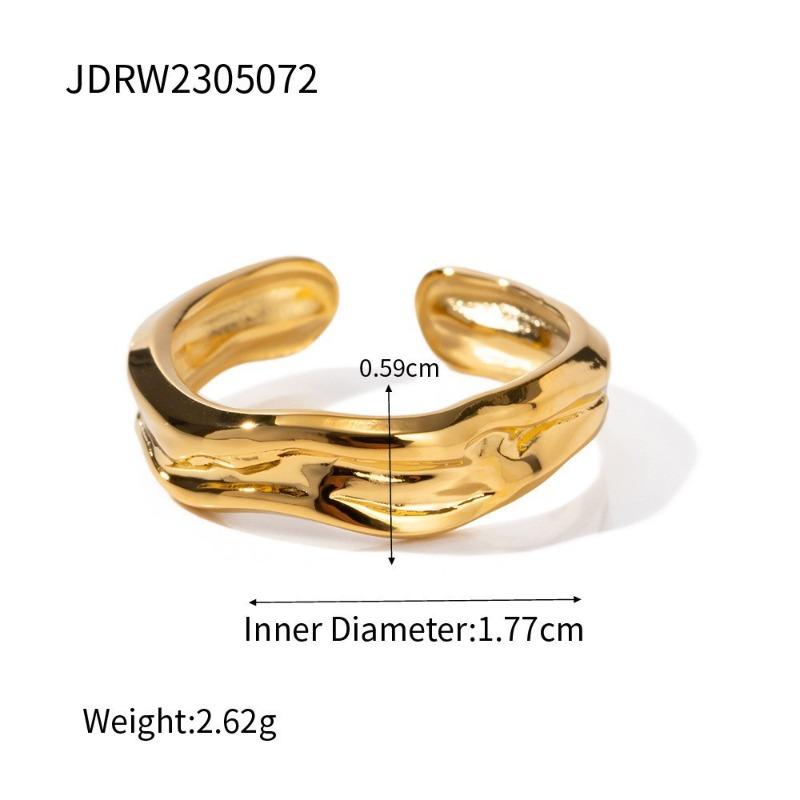 Stainless Steel Retro Heart-shaped Ring - An Elegant and Exclusive Finger Ring Made of Titanium Steel, A Great Accessory for Your Hands.