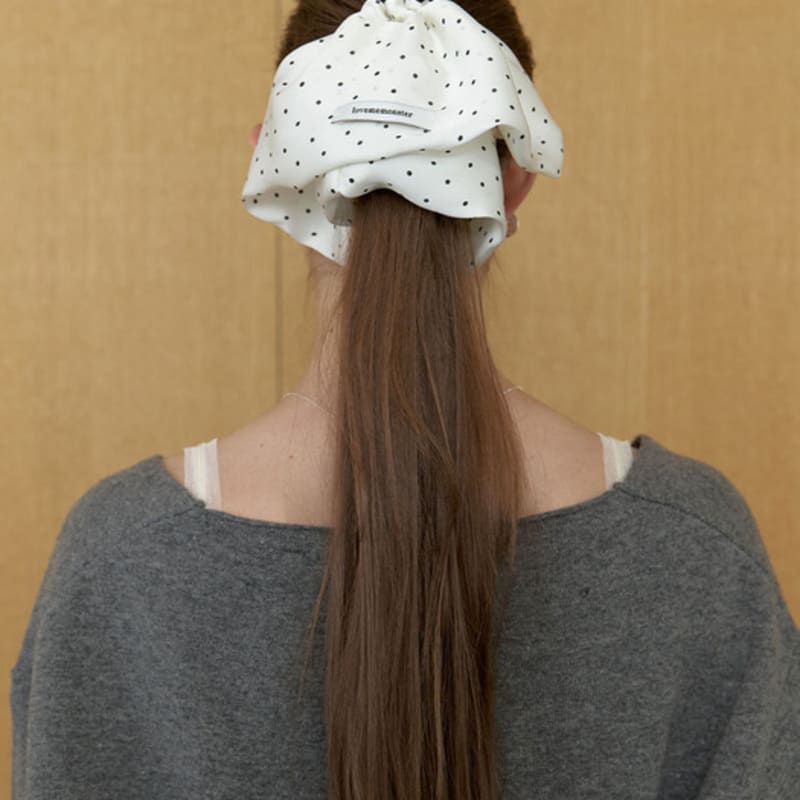 

LOVE ME MONSTER Dot Satin Scrunchy XL_2COL (L253MHA010) WHITE