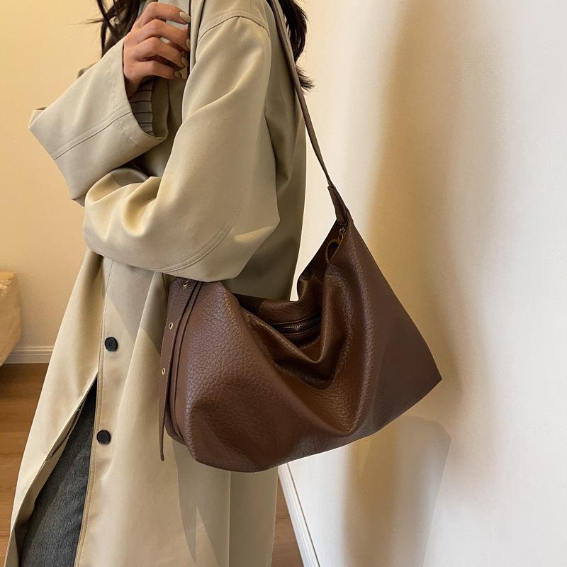Large capacity bag women's autumn new wide shoulder strap commuting simple retro fashion shoulder messenger bag