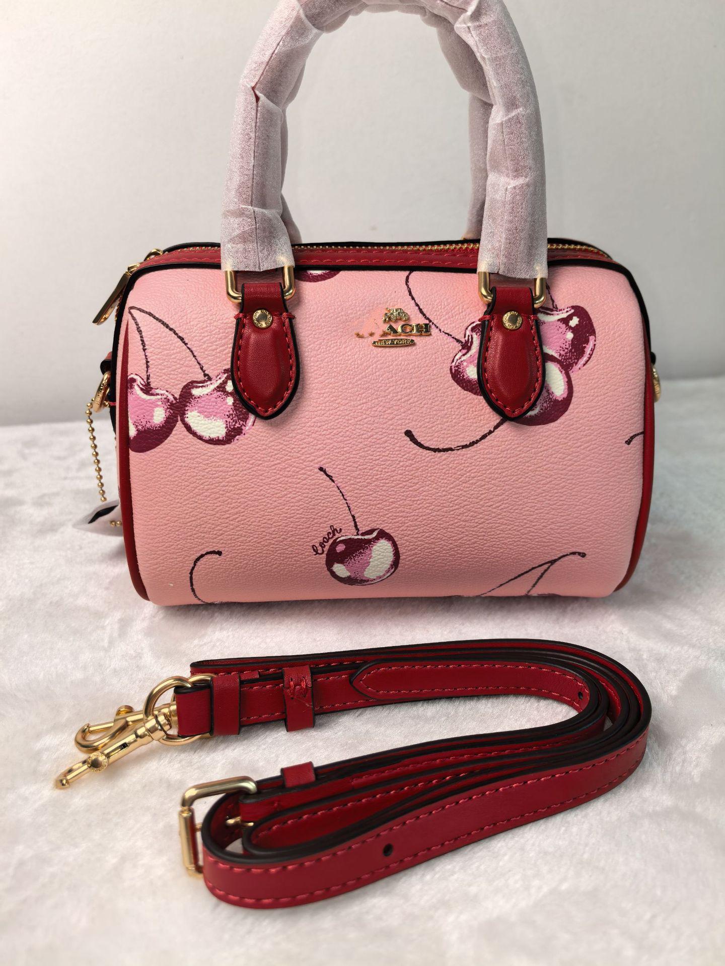 

Koujia Жіноча міні-сумка-тоут Boston з натуральної шкіри, кросбоді 17.5 x 10 x 12 cm