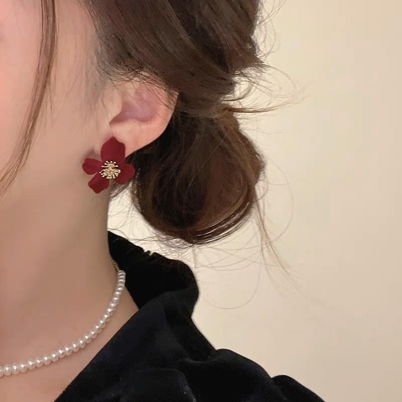 New Fashionable Flocked Earrings, Silver Needle Bow Earrings, High-end Feeling, Niche Red Earrings