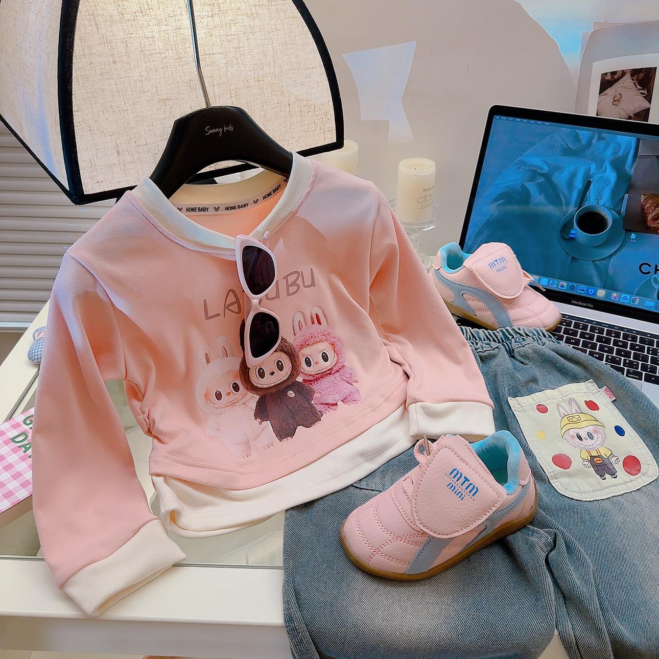 

Girls 2025 Autumn Cartoon Labubu Color Block Long Sleeve Top - Spliced, Fashionable, and Versatile Fake Two-Piece. 80 cm рожевий