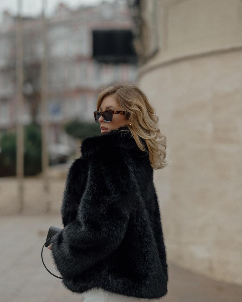 Damski zimowy płaszcz ze sztucznego futra lisa z kołnierzem garniturowym