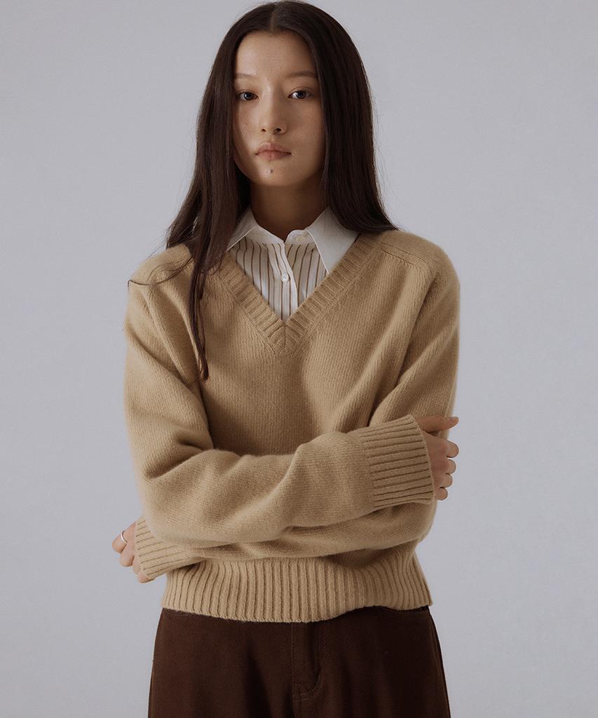 SILN Terra V-Neck Pullover Knit (Beige)