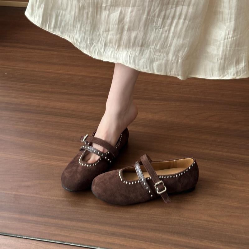 Fashion Vintage Mary Single Shoes 2025 New French Flat Versatile Rivet Shoes for Women