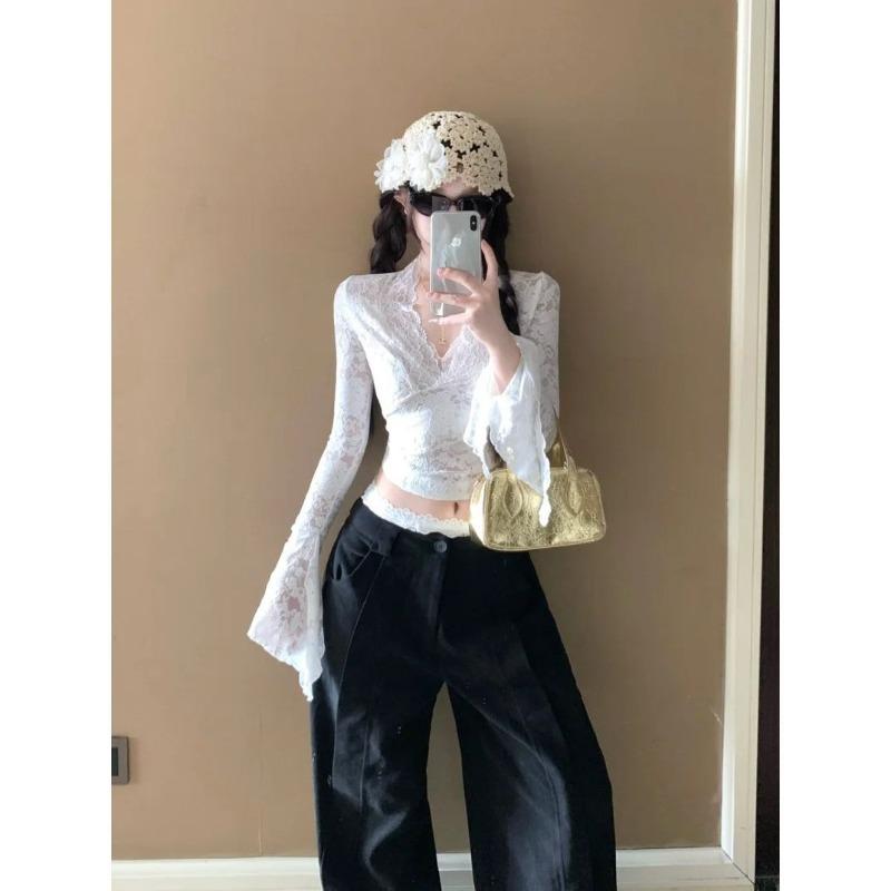 Design: Sensual Collar, Waist-slimming Lace Shirt, Slim Top
