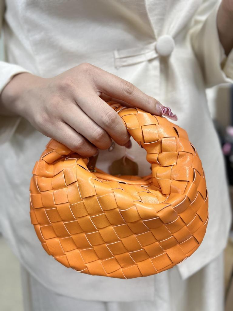 Ručně vyráběné dámské mini knedlíčkové taštičky - elegantní ručně tkaný design croissantu