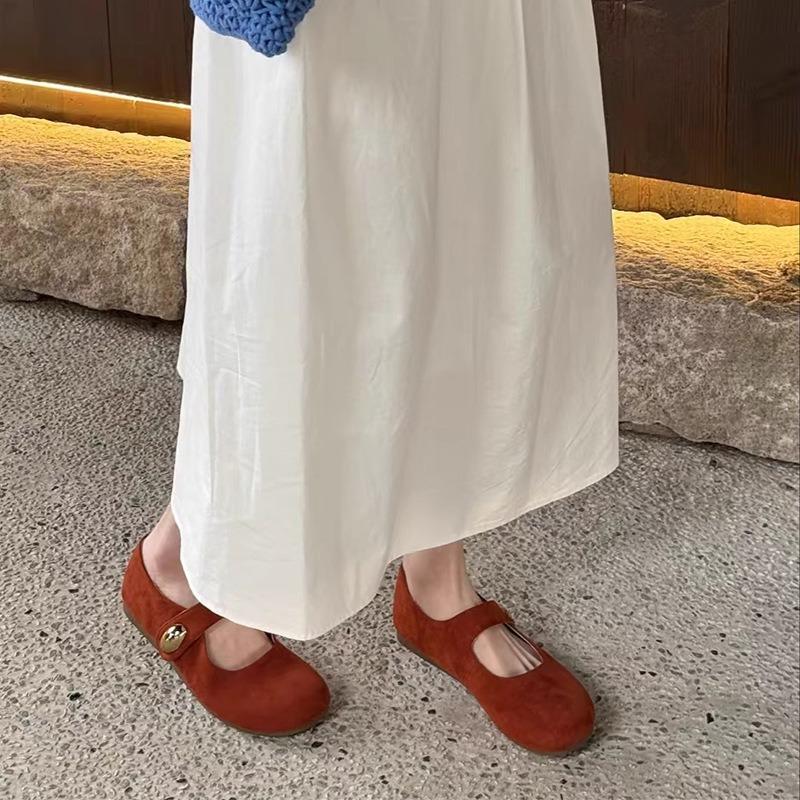 

Autumn new square round head design metal accessories Velcro small single shoes grandma shoes non-slip and wear-resistant 40