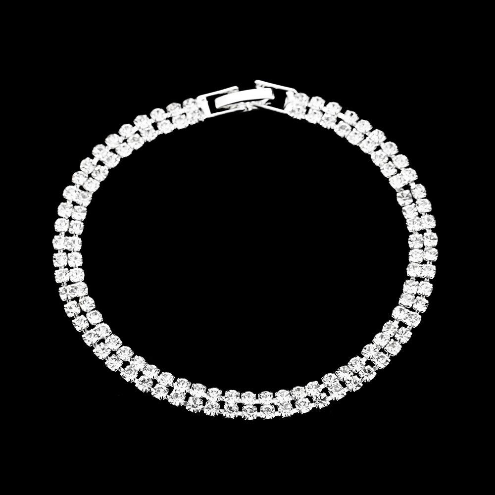 Set di Gioielli Disponibile: Collana e Orecchini con Diamanti Intarsiati in Metallo per Spose