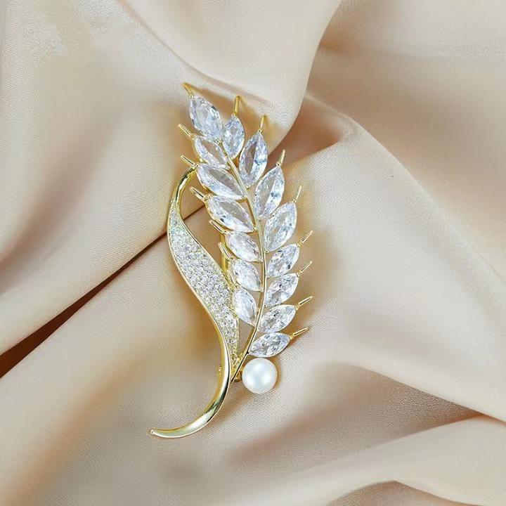 High-End Zircon Wheat Ear Pearl Brooch - Versatile Gold Lapel Pin for Suits