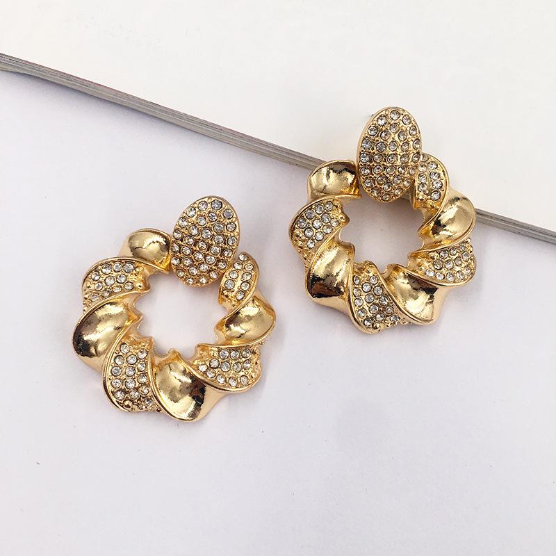 Elegant European-American Diamond Twist Earrings: Bold, Luxurious & Fashion-Forward