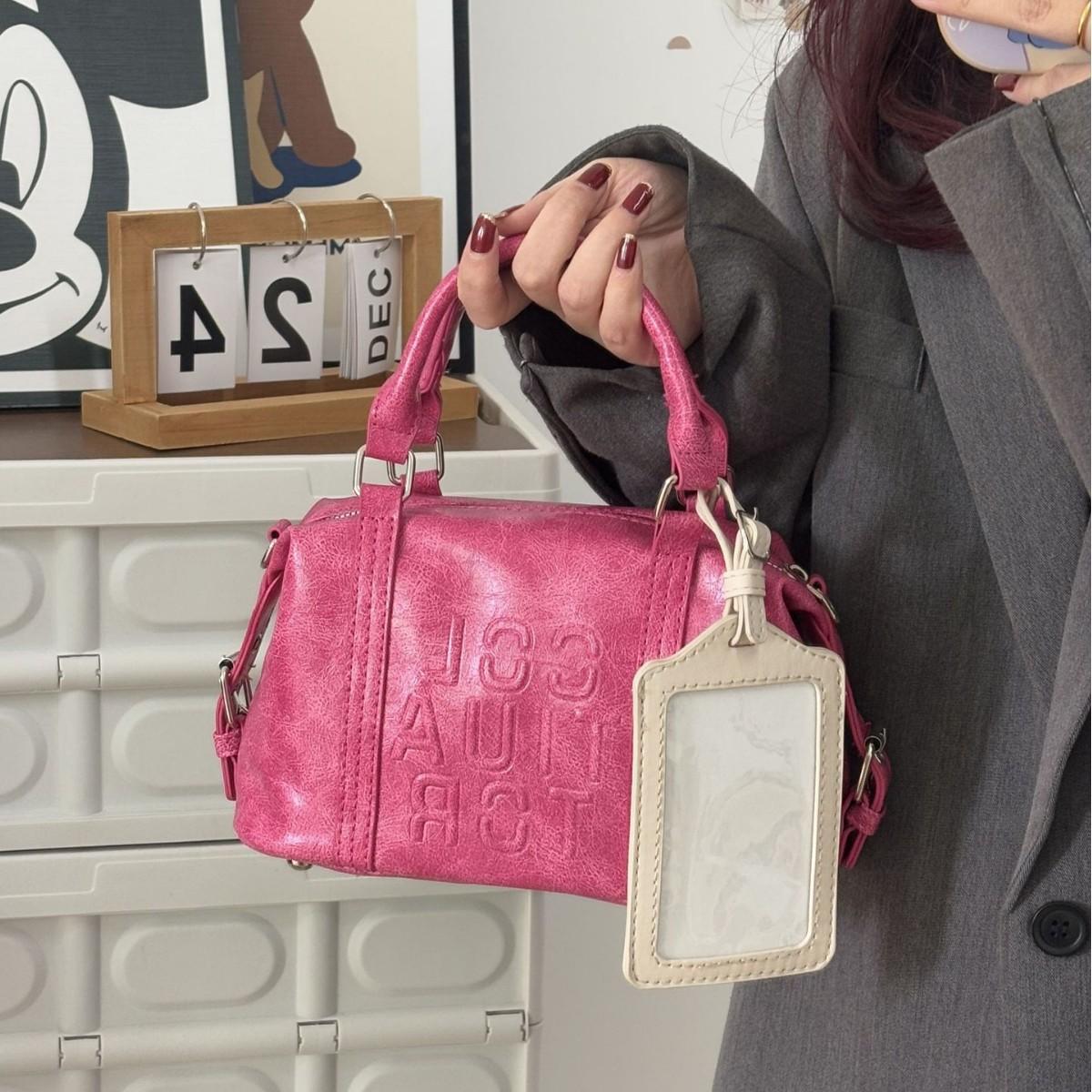 

Niche design American retro contrasting color card case Boston pillow bag women s premium texture commuter portable oblique span bag розы красного