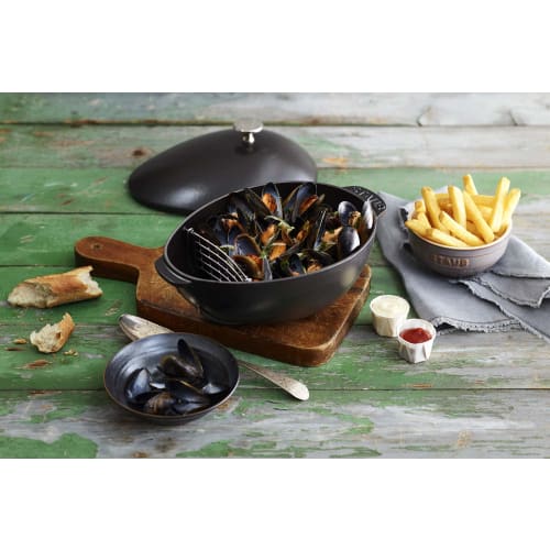 Staub Mussel Pot, Black, 25cm, Enameled Cast Iron Pot [Official Japanese Product] Mussel Pot 40509-494