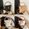 Stilvolle und trendige Beuteltasche für Damen im schicken Colorblock-Design, perfekt für Sommertage