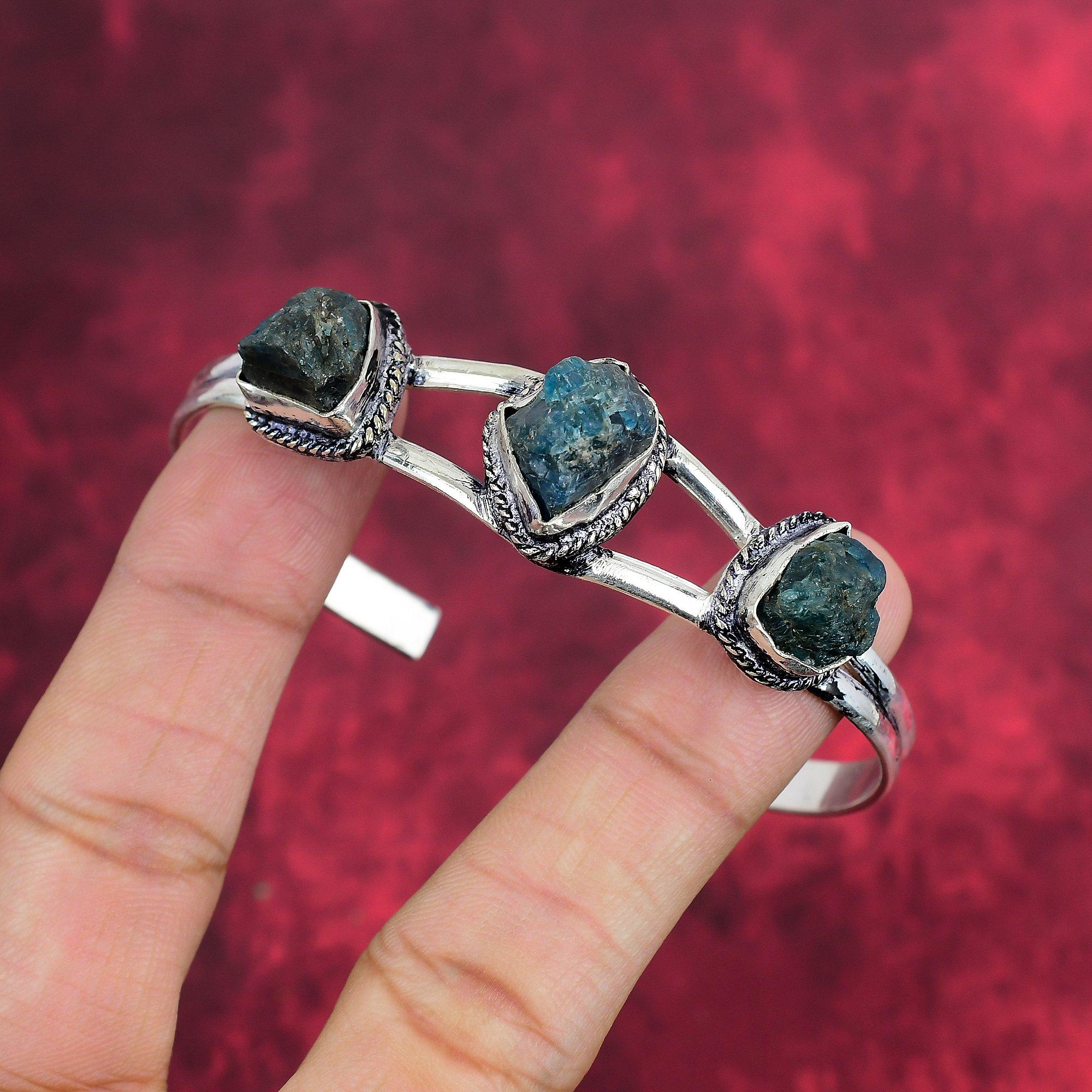 

Браслет из необработанного неонового апатита 925 пробы, антикварные необработанные драгоценные камни для нее, украшения ручной работы для женщин Adjustable синий