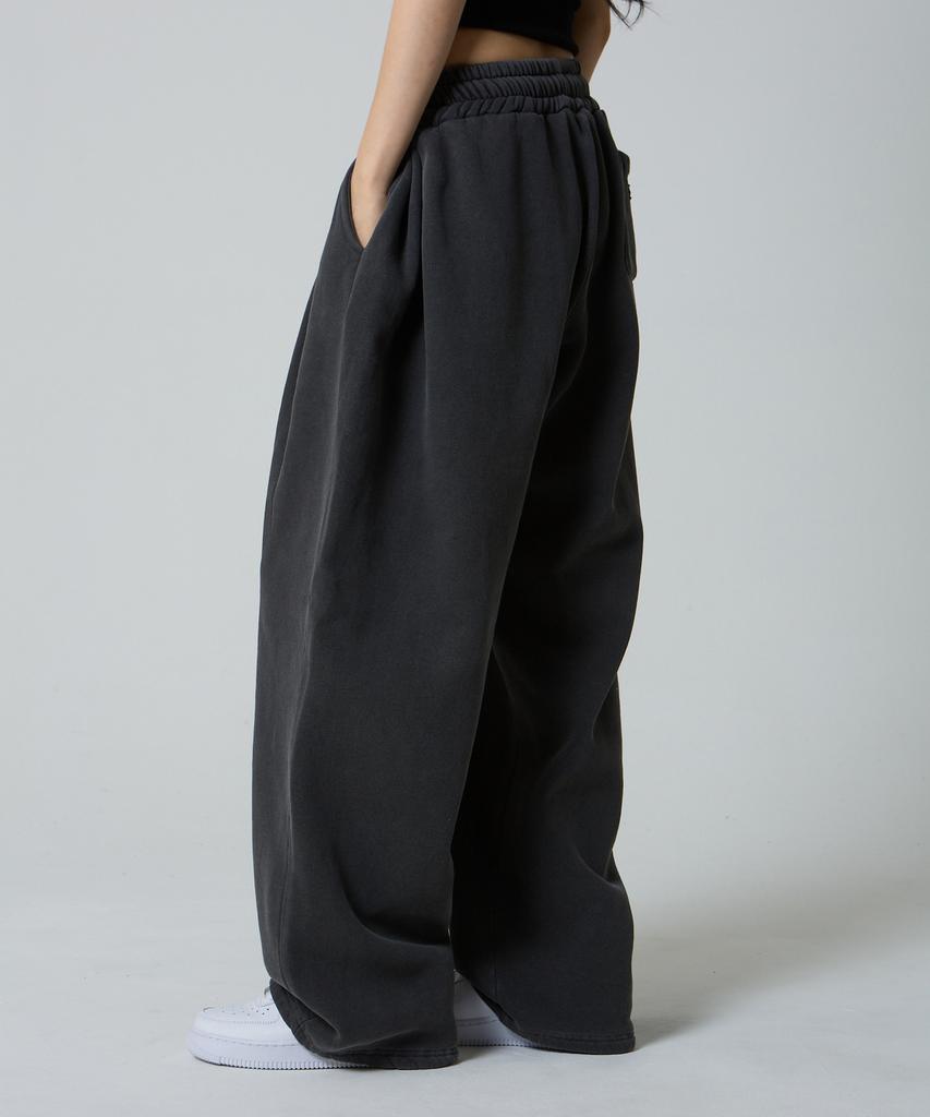 UNKNOWN PLANET [Fleece-Lined Version Added] Daily Double-Pleat Wide Pigment Sweatpants Charcoal