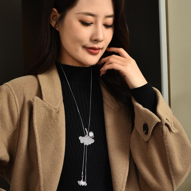 Long Stylish Ginkgo Leaf Sweater Chain Necklace For Women With Charming Detail Pearl