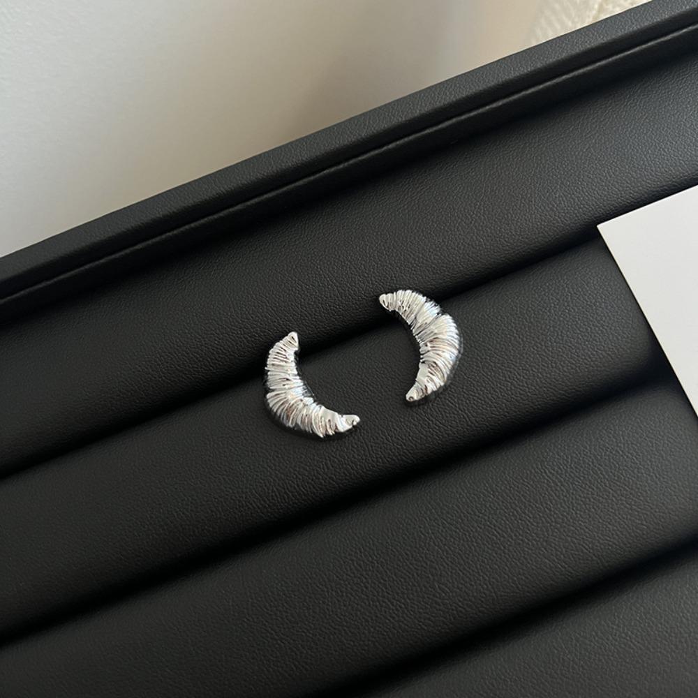 Electroplate Croissant Earrings Copper Retro Earrings Delicate Moon Texture Earrings