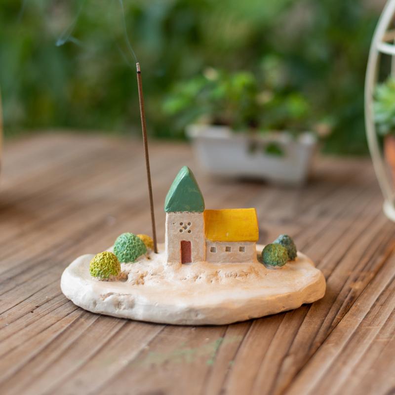 1Pcs House Shaped Incense Holder Cabin Burner Holiday Tabletop Decorations for Home Kitchen Office Tray Cute Atmosphere
