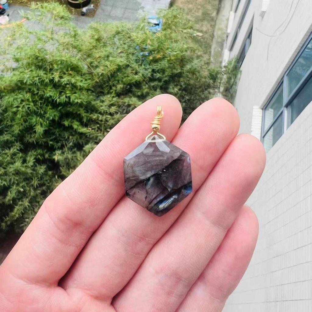 Natural Crystals High Quality Pendant Polyhedron Colorful Labradorite Pendant Gemstone Necklace