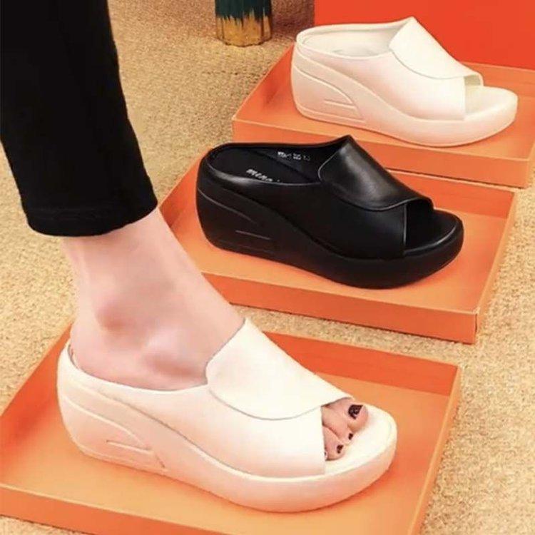 

Slope heel cool slippers women s leather face muffin bottom one-word drag 2025 summer new muffin half-drag outer wear high-heeled slippers 40