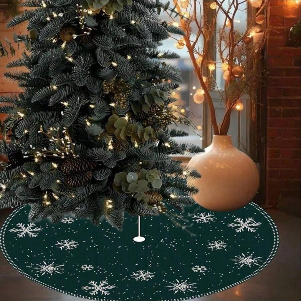 Christmas Carpet Tree Skirt, Green Background Snowflake Polka Dot Pattern Carpet Indoor And Outdoor Floor Decoration