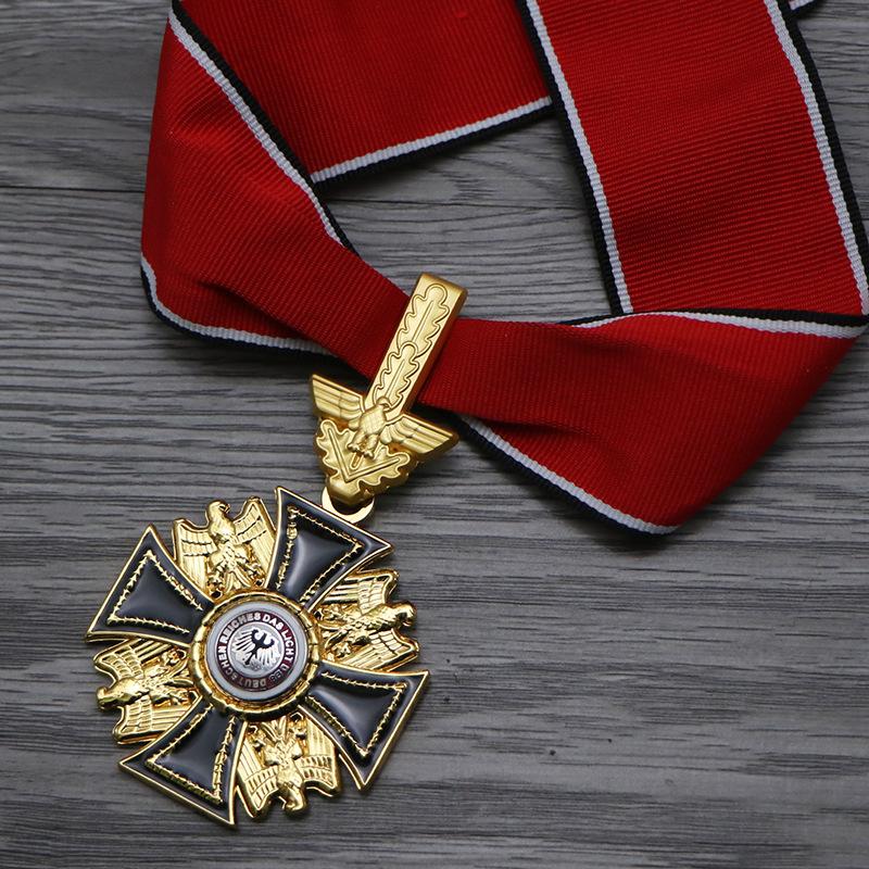 Řád Pruské orlice, filmové a televizní rekvizity, vánoční dárek, dárky do punčochy