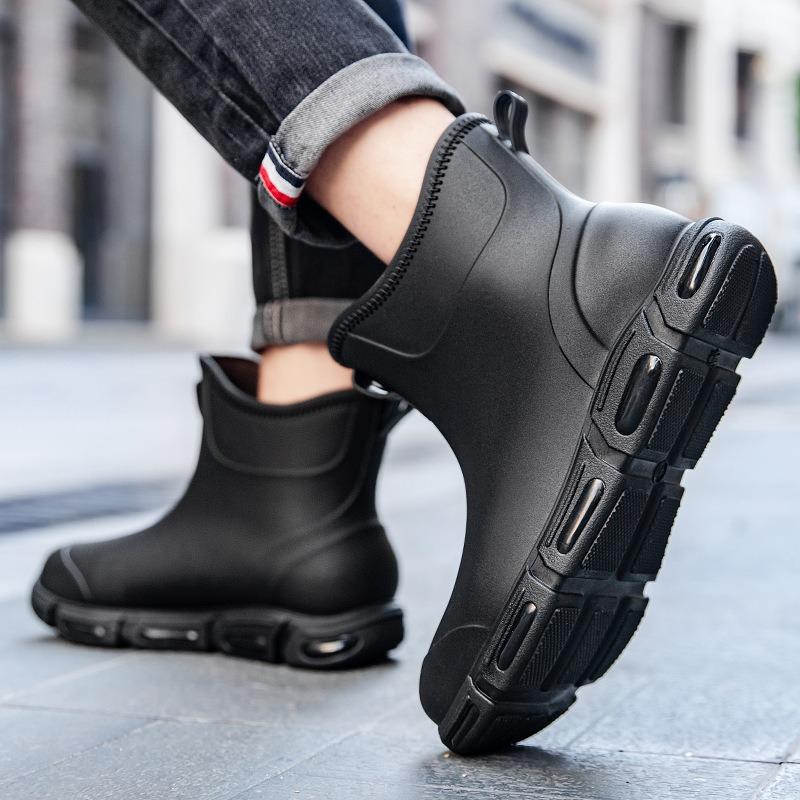Trendy black rain shoes, rubber shoes, wading short boots, contrasting black and red water shoes, non-slip and waterproof men's short boots