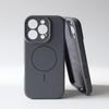 Magnetische Flüssigsilikonhülle mit integriertem Kameraknopf für iPhone 17 Pro Max.