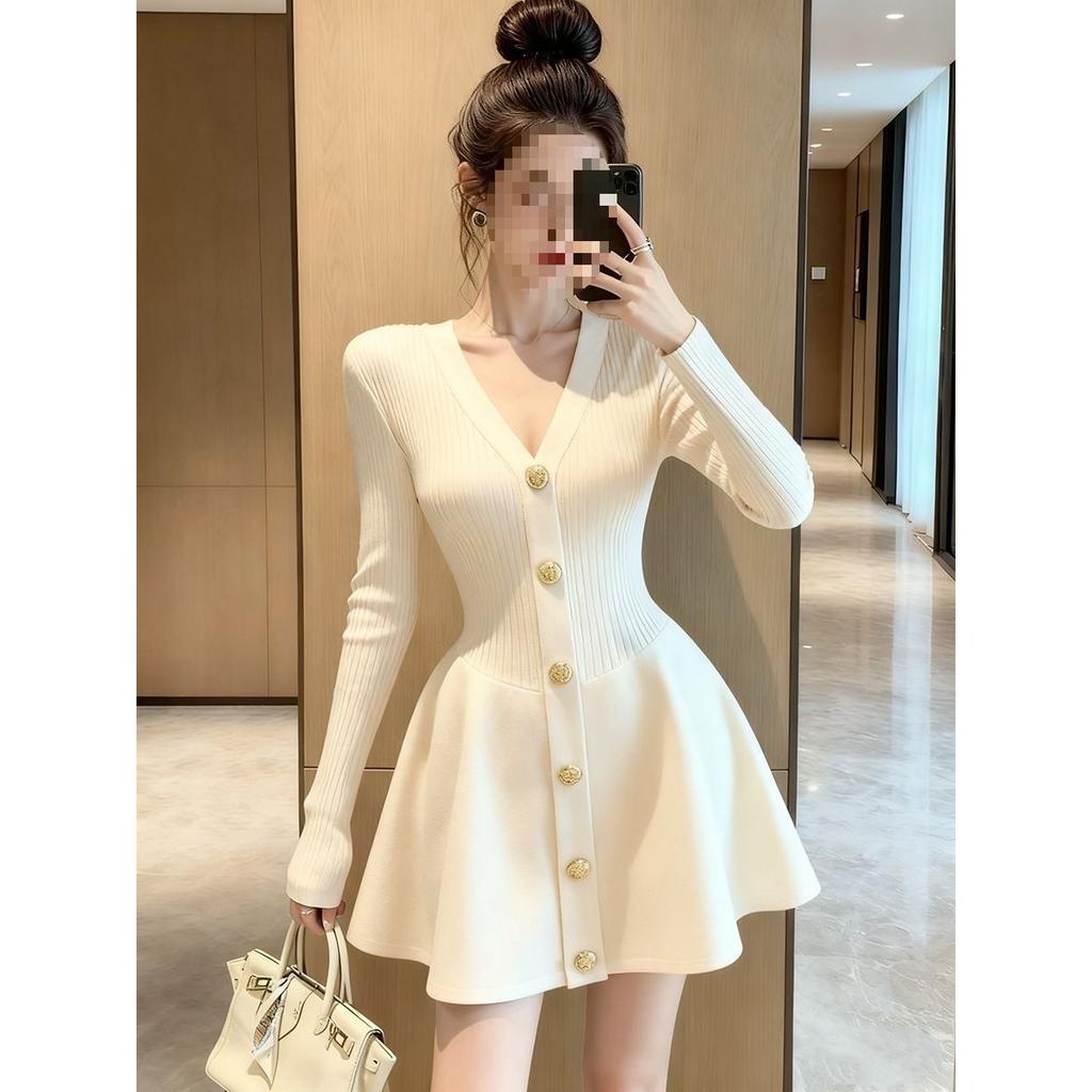 New French gold buckle V-neck knitted dress women's spring niche high-end waist and thin tutu skirt