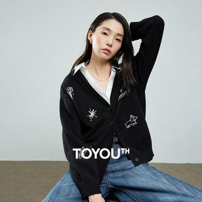 Chuyu Strickjacke mit V-Ausschnitt und Cartoon-Stickerei