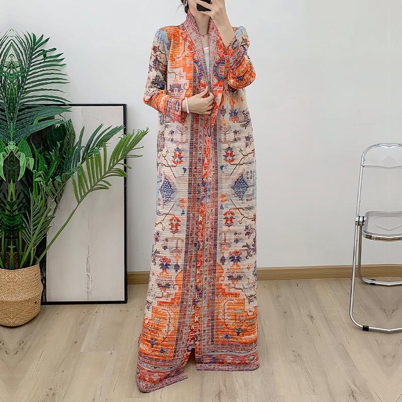 

Элегантный женский летний плиссированный свободный тренч 2024: Большой размер, в ближневосточном стиле, модный кардиган-халат с принтом One Size