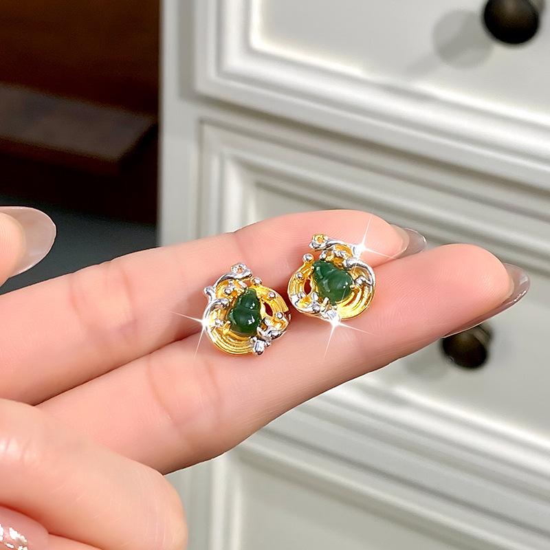 

Natural Guatemala jadeite mountain sea pick up precious yang green earrings women s s925 sterling silver stud earrings women s 18K real gold plating