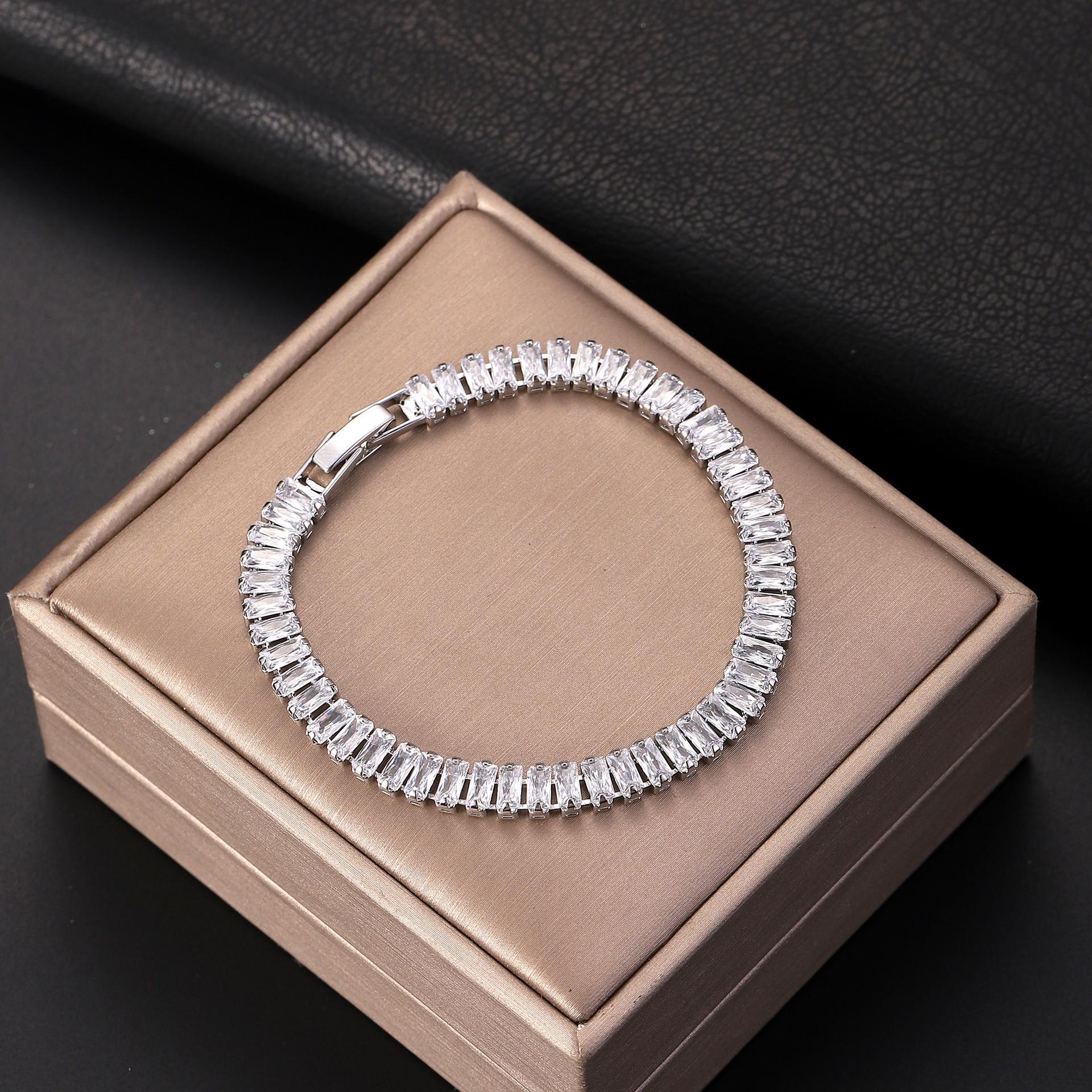 

Minimalist Zircon-Studded Copper Bracelet - Fashionable 0.7mm Design