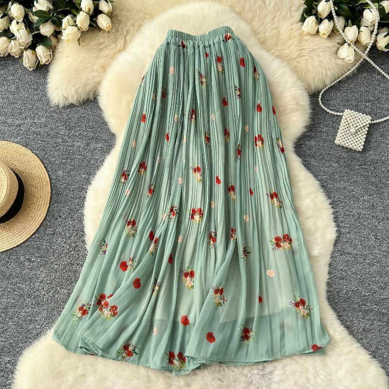 

Юбка из шифона с цветочным узором, нежная и стройнящая, с хорошей драпировкой. Это юбка А-силуэта средней длины. One Size зелёный