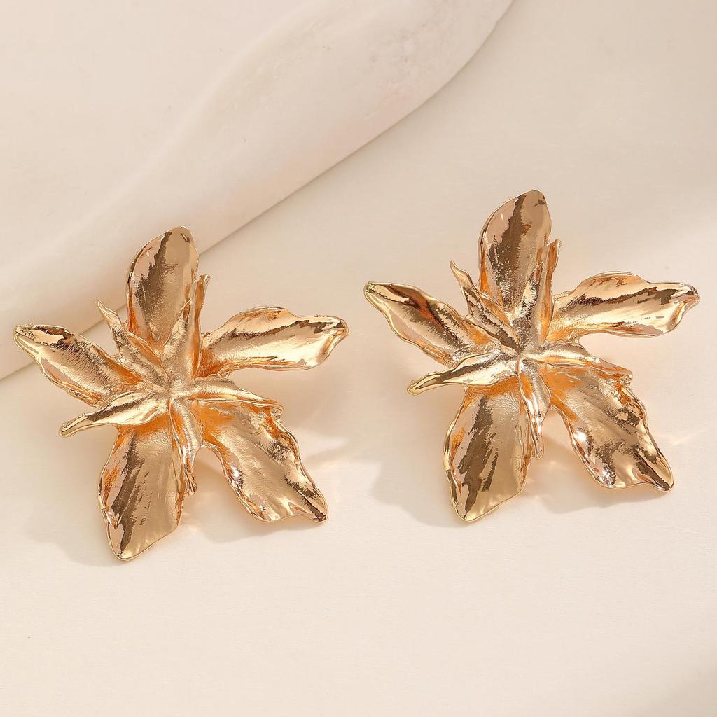 Retro Exaggerated Luxury Alloy Irregular Flower Earrings For Women