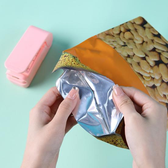 Mini Heat Bag Sealer Portable Plastic Clip Machine Handheld Vacuum Sealer One-Click Operation Kitchen Gadgets