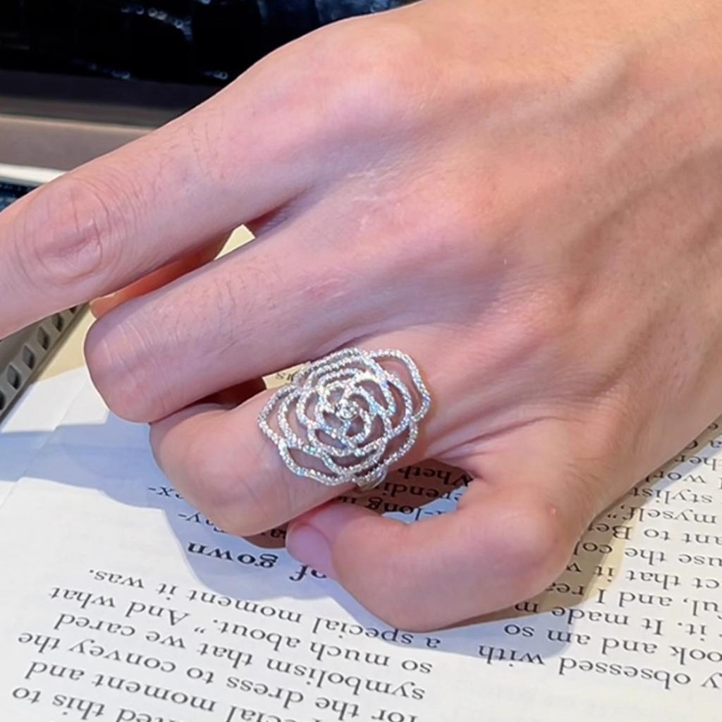 Classic Romantic Hollow out Full Diamonds Rose Flower rings for women Light Luxury Lines Exquisite Engagement Ring