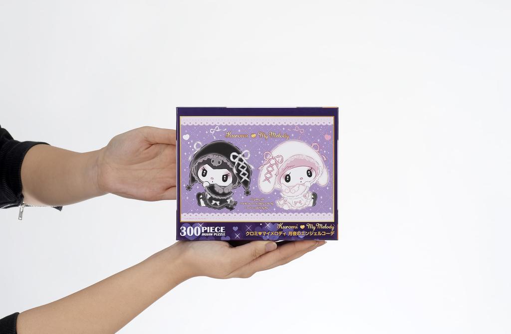 In Beverly 300 Piece Jigsaw Puzzle Kuromi My Melody Moonlit Angel Coordination X [Made Japan] (26 38cm) 300-053