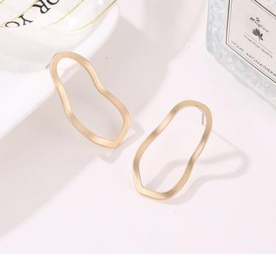 Tendenza 2021 Vintage Metallo geometrico onda cava Stud Insoliti orecchini da festa gioielli di moda per le donne (5 pezzi di spedizione gratuita)