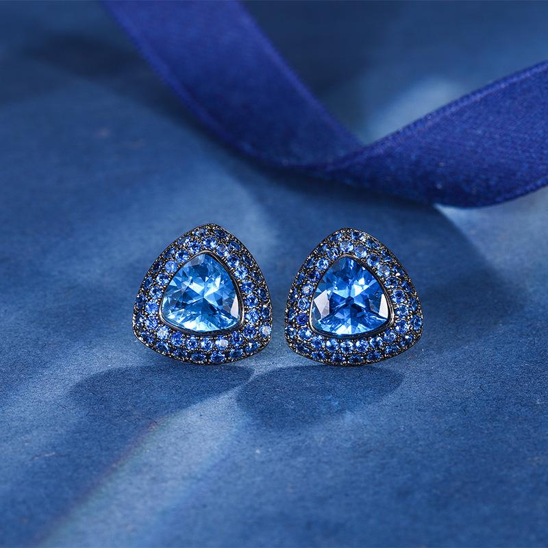 

Ювелирные изделия Медное основание Позолоченные Ретро Имитация Красный Корунд Синий Шпинель Черное Золото Персонализированные Серьги-гвоздики Основные 8 * 8