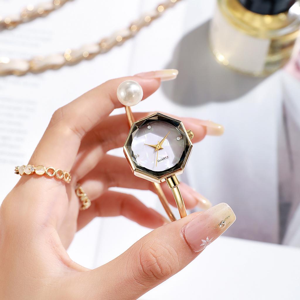 Elegant Retro Bracelet Wristwatch Pearl Rhinestone Luxury Quartz Watches Exquisite Design Ladies Wristwatch Ladies Accessories