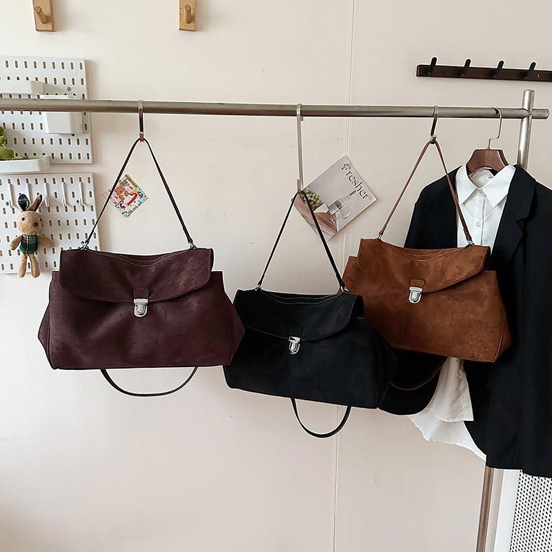 This Crossbody Bag Is A Fashionable and Retro Single-shoulder Bag for Women, Exuding A Sense of Sophistication and Simplicity